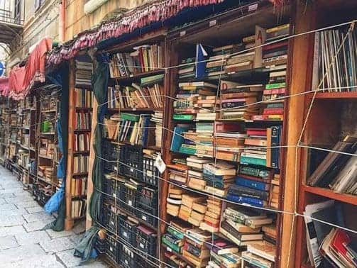 The importance of the books in Italy: the itinerant library in Palermo 